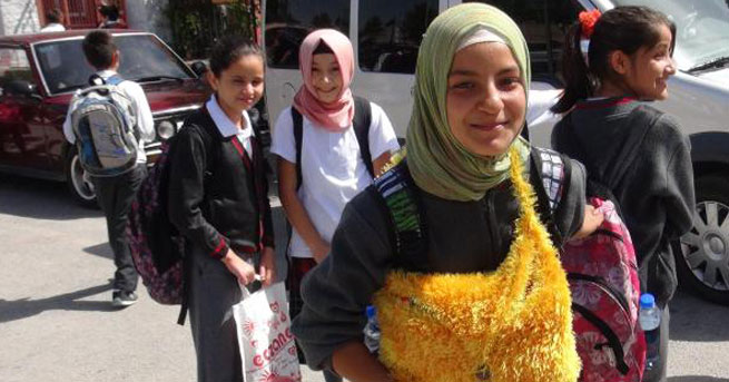 Konya'da öğrenciler başörtüsüyle derse girdi