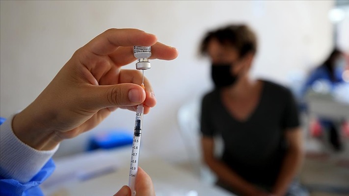 Koronavirüs Bilim Kurulu Üyesi'nden 'aşılanmazsak salgın varyantlarla devam eder' uyarısı