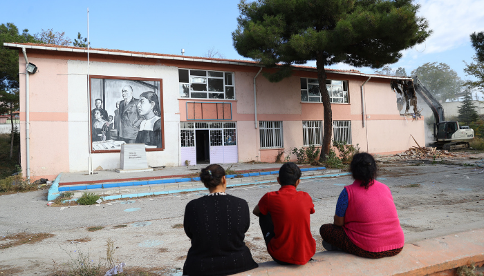 Edirne'deki "riskli okul" yıkıldı