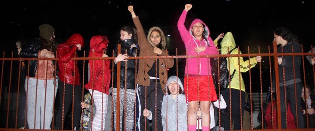Elektrikler Kesilince Kız Öğrenciler Eylem Yaptı