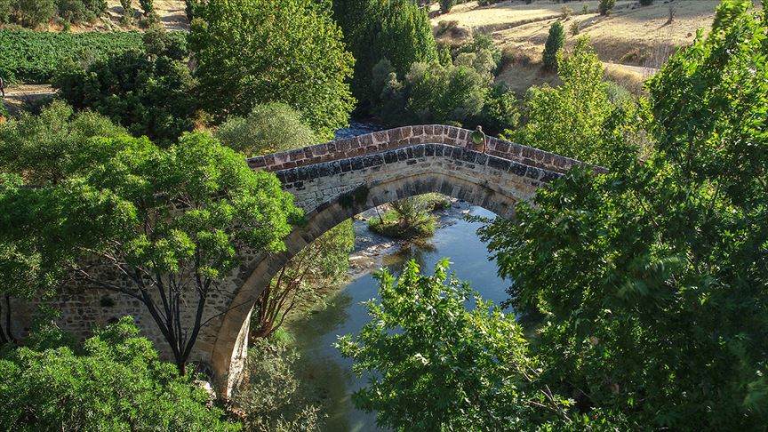 Anadolu'nun tarihin izlerini taşıyan asırlık köprüleri