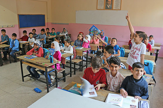 Suriyeli öğrencilerin ders kitaplarını akademisyenler hazırlayacak