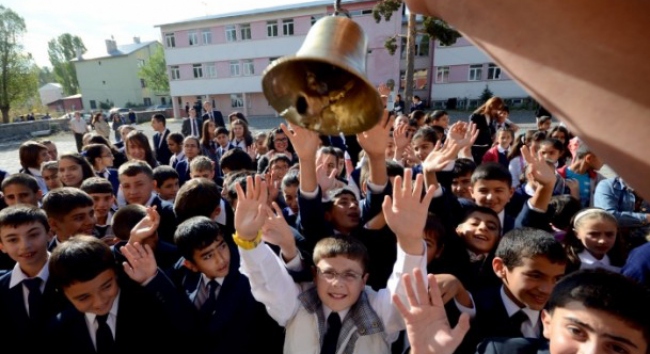 18 milyon öğrenci için okul zili yeniden çaldı