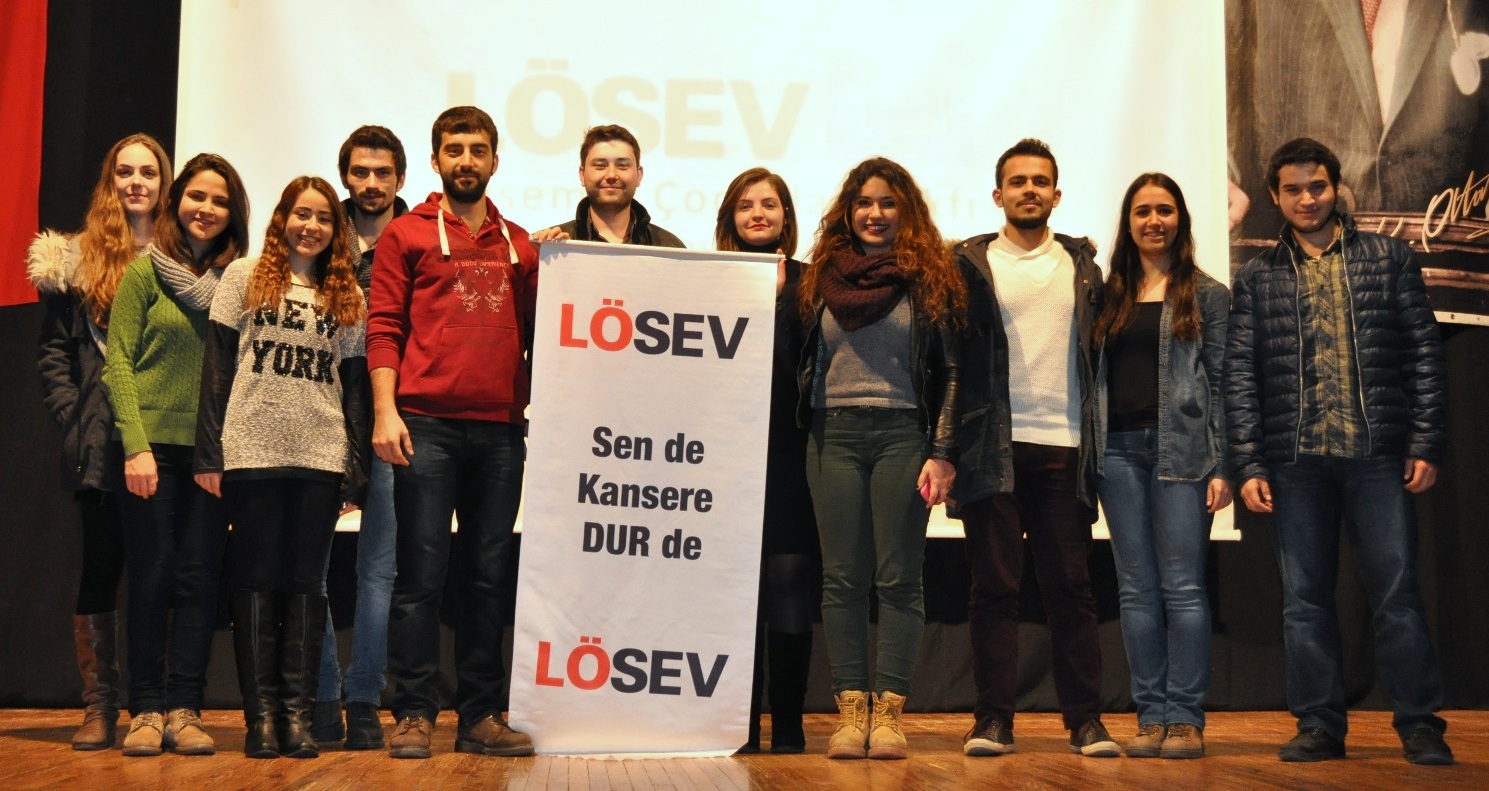 İzmir Üniversitesi Öğrencileri Yeni Yıl Hediyelerini Lösev Dükkan’dan Aldı  