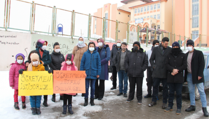 Kayseri'de 'Öğretmen istiyoruz' protestosu