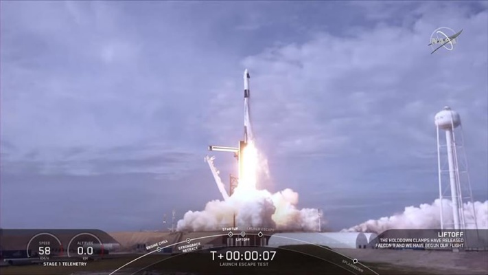 SpaceX 'acil durum kaçış sistemi'ni başarıyla test etti