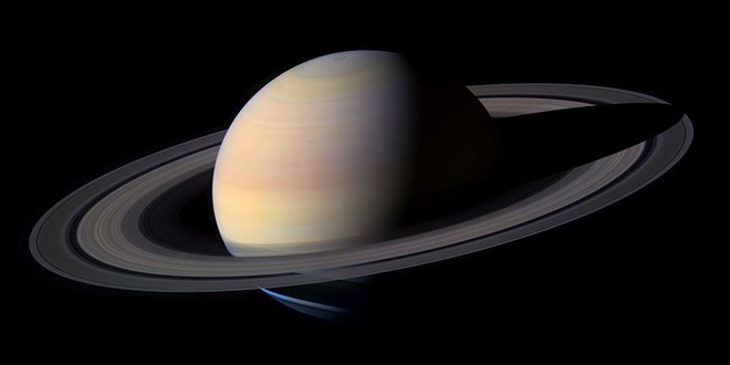 Satürn'ün altıgen kutbu renk değiştirdi