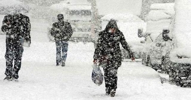 İstanbul'da kar yağışı çarşamba gününe kadar aralıklarla sürecek