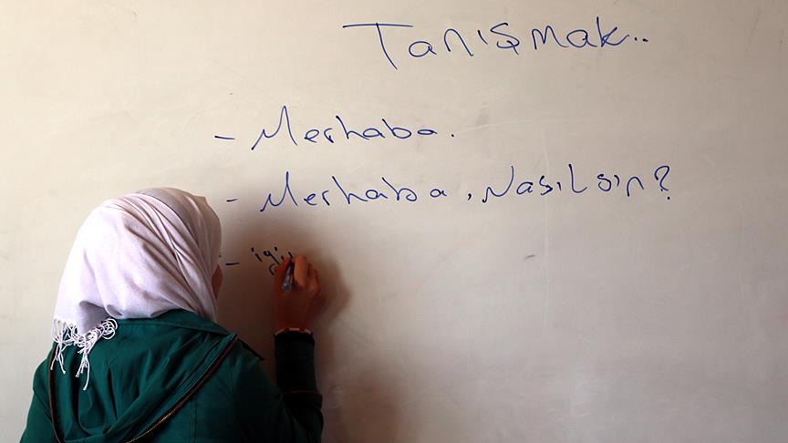 'Suriyeli 300 bin çocuğa Türkçe öğreteceğiz'