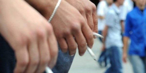 Fransa'da okullarda sigara yasağının kalkması isteniyor çünkü...