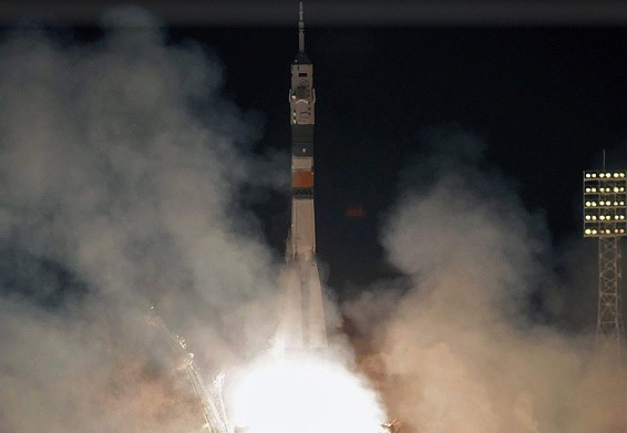 Soyuz uzay aracı UUİ'ye kenetlendi