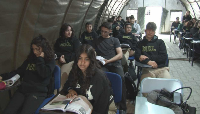 KKTC'de çadırda eğitim