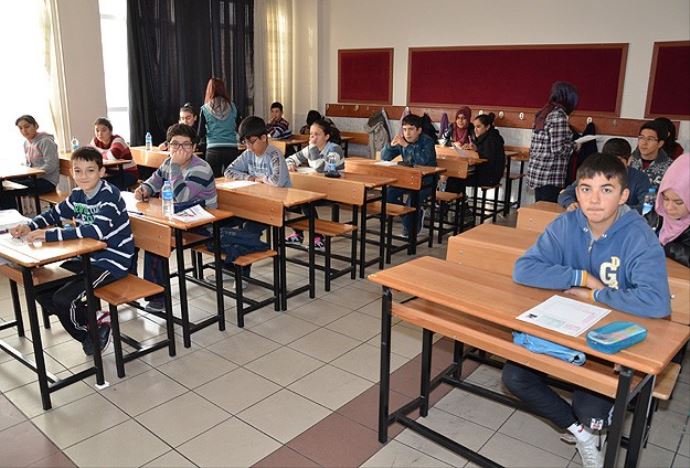 İstanbul'da 8.Sınıfı Bitiren 26 Bin Öğrenciye Okul Bulunamıyor!