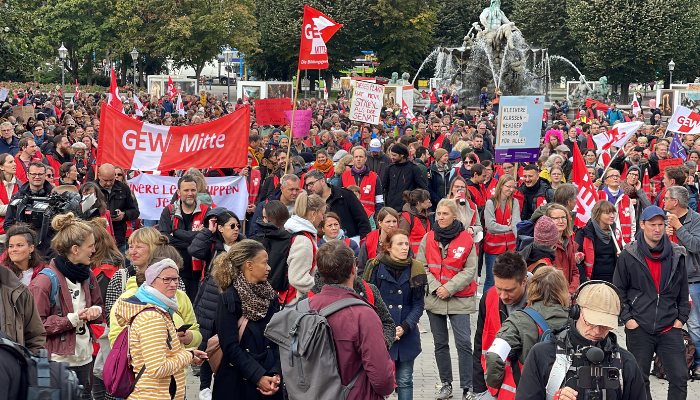 Berlin’deki öğretmenler, çalışma şartlarını protesto etti.