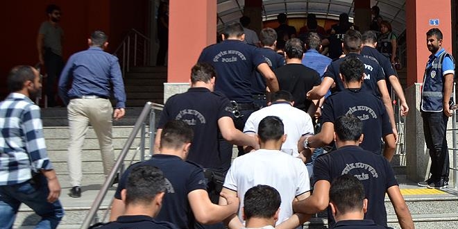 Atatürk Üniversitesinde 40 akademisyen gözaltına alındı