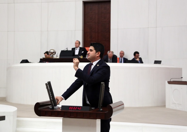 İstanbul Milletvekili Adıgüzel YGS’deki Kopya Düzeneğini Meclis’e Taşıdı