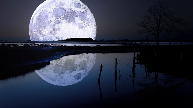 Ay, Dünya'dan Uzaklaşıyor! Tehlikesi Var mı?