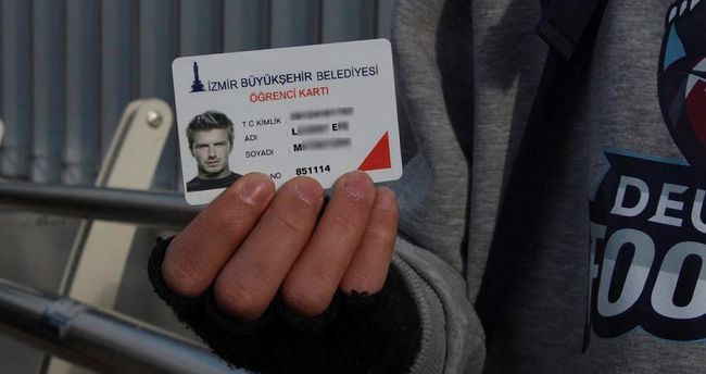 Beckham'ın fotoğrafıyla öğrenci kartı aldı!