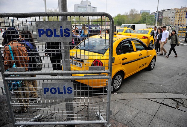 Taksim'e Çıkan Yollar Kapatıldı