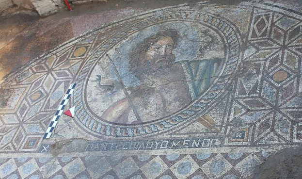 Antik kentte 'Poseidon' tasvirli mozaik bulundu