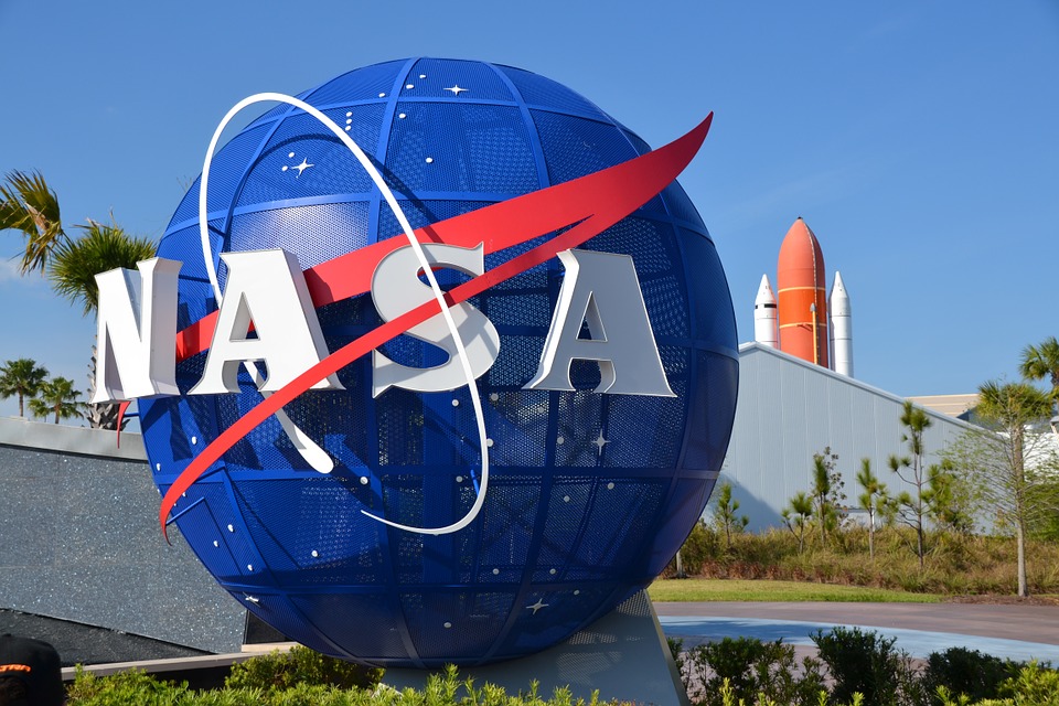 EĞİTİMİN SIRRI ÖĞRENCİYE SAYGI DUYMAKTIR DİYEN EMERSON VE 9 YAŞINDAKİ ÇOCUĞA CEVAP VEREN NASA
