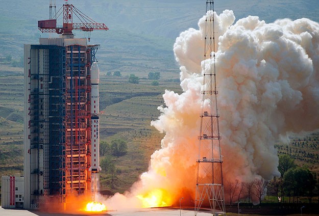 Çin uzaya iki uydu daha gönderdi
