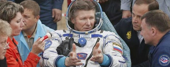 Rus kozmonot uzayda rekor kırdı
