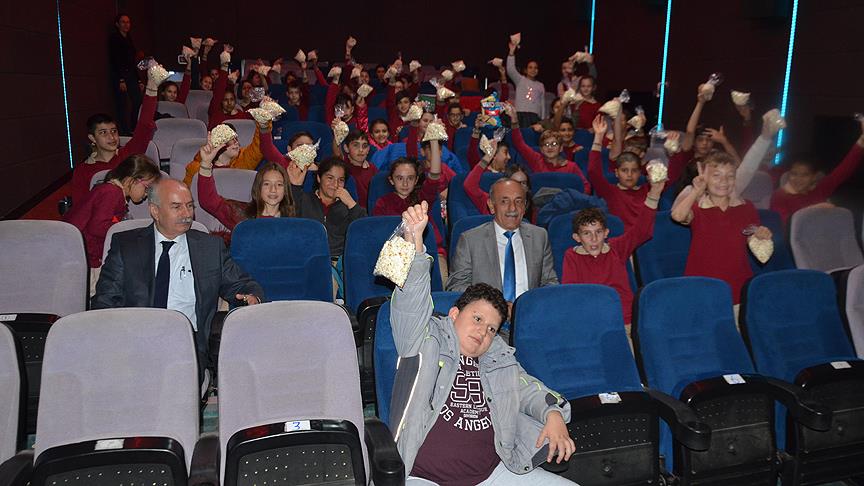 Yüz binlerce öğrenci sinemayla buluştu