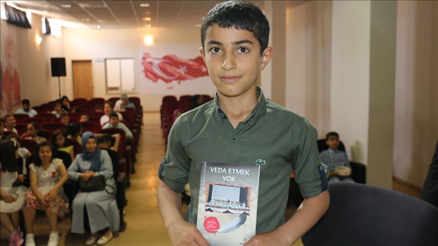 Siirt'te öğrenciler şiir kitabı çıkardı