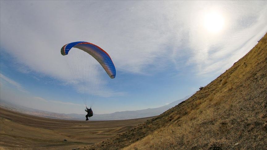 'Türkiye'nin Çatısı'nda yamaç paraşütü eğitimi