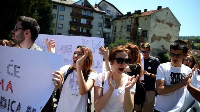Bosna Hersek'te öğrenciler 'etnik ayrıma' dayanan eğitim programına karşı ayakta