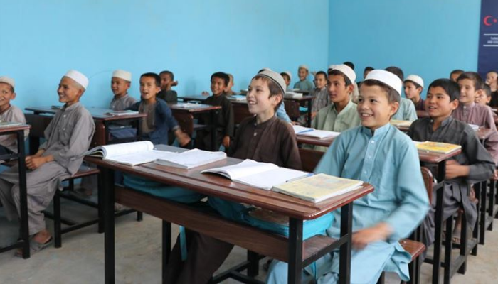 Türkiye Afganistan'da 45 okul işletiyor