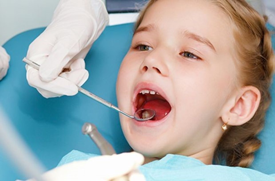 Diş çürüğü çocuğun okul başarısını düşürüyor