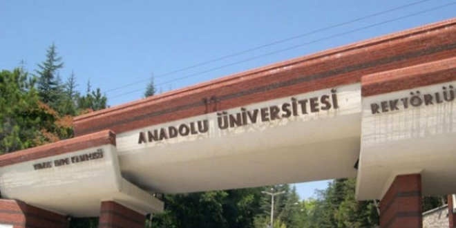 AÜ'de 5'i akademik, 4'ü idari 9 personel daha açığa alındı