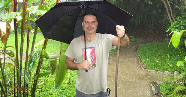 Türk bilim adamı Amazon'da 1.5 metrelik dev solucan buldu