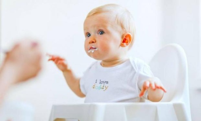'Bebekleri 4-8 ay arasında alerjik gıdalarla tanıştırın'