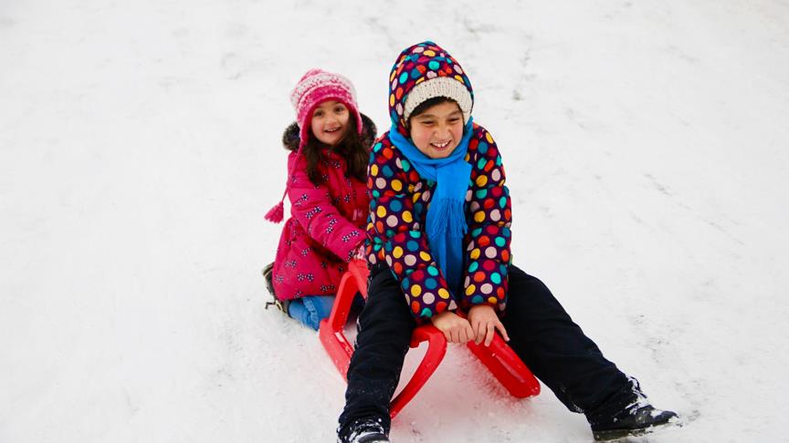 Bitlis'te eğitime bir gün kar engeli