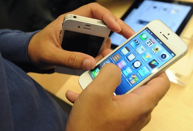 Apple 800 milyondan fazla mobil cihaz sattı
