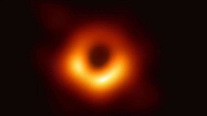 Einstein'ın genel görelilik teorisi kara delik yakınında doğrulandı