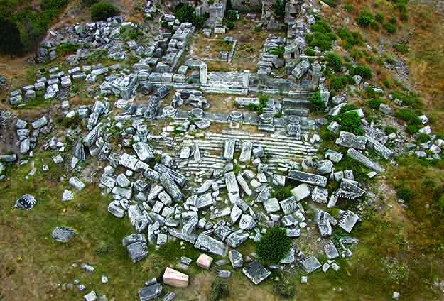 Efes'teki Serapis Tapınağı ayağa kaldırılıyor