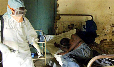 Ebola salgını hızla yayılıyor