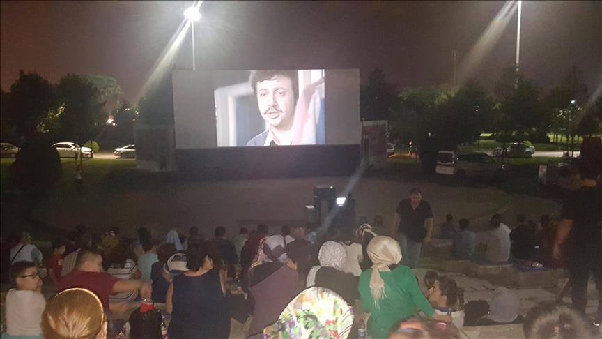 'Yeşilçam fimleri' açık hava sinemasında seyirciyle buluşuyor