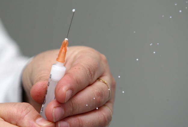Ebola aşısı test ediliyor
