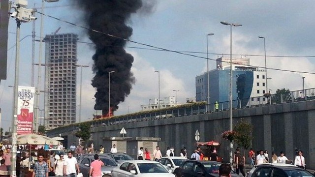 İstanbul'da trafiğin kitlenmesine neden olan yangın !