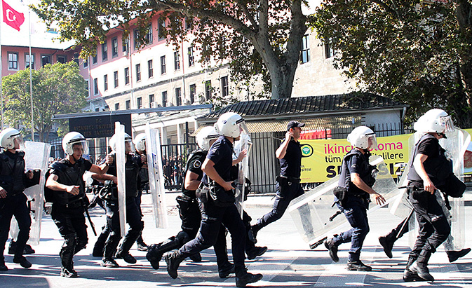 İstanbul Üniversitesi'nde 42 gözaltı