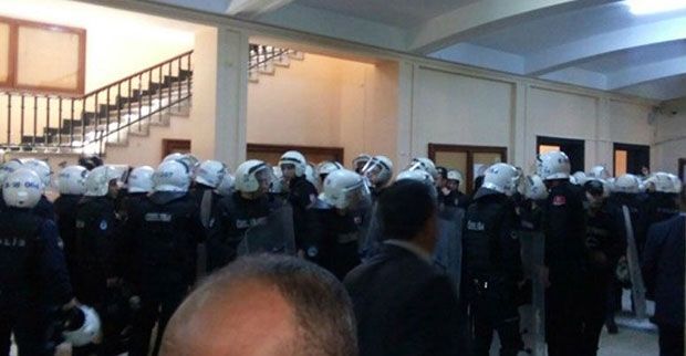 Polis İstanbul Üniversitesi'nde: Birçok öğrenci gözaltında