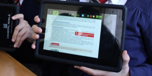501 öğrenciye tablet dağıtıldı