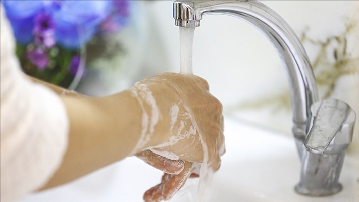 Kovid-19'a karşı 'eldiven kullanmak yerine elinizi yıkayın' önerisi