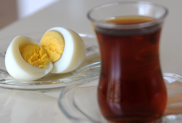 "Kahvaltıda yumurtanın yanında çay içmeyin"