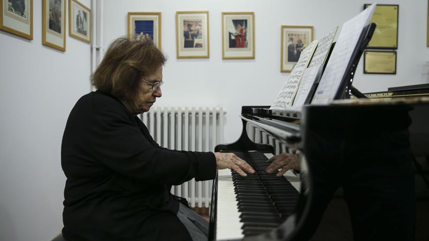 Piyanoya 78 yıldır aşkla adanan ömür: Ayşegül Sarıca